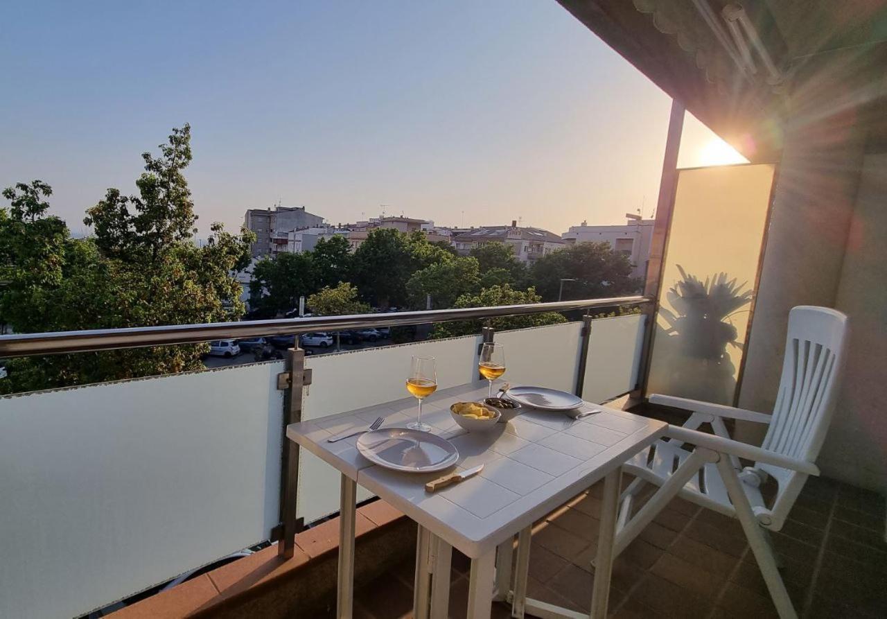 Piso En El Centro Con Vistas Al Mar Y Balcon Roses Exterior foto